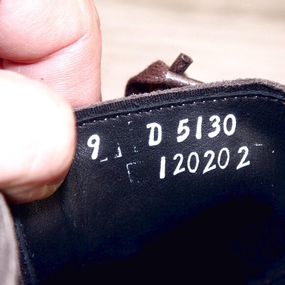 * NIB * $425 Allen Edmonds CYRUS Chukka 9 D Grey Suede * add $15 AE Cedar Trees